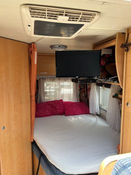 cama y tele.jpg  