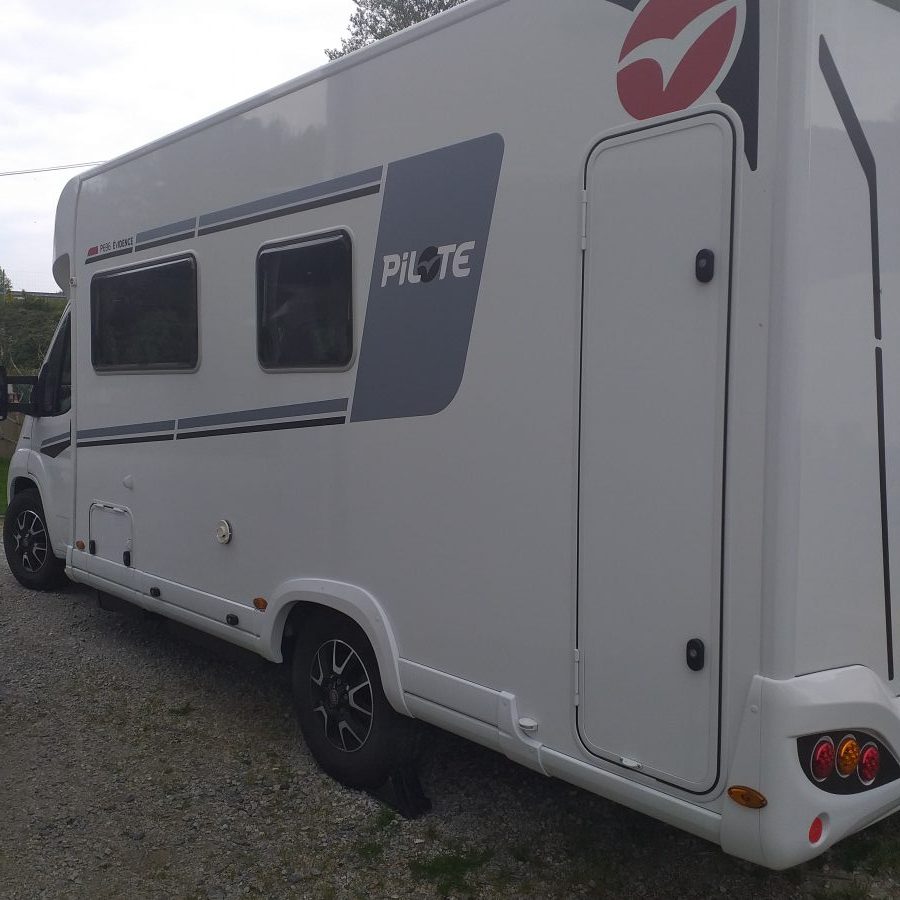 Pilote P696 D Evidence