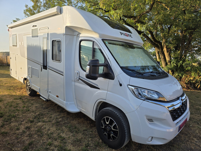 Camping-car profilé Pilote P746 FGJ Evidence état neuf Attelage Tv GPS occasion récente 2023