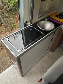 4- Camping Car Fiat Ducato PLaques et Evier .jpeg
