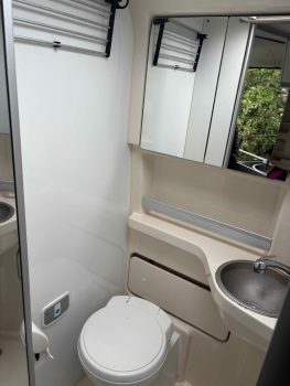 5-Camping Car Fiat Ducato Cabinet de Toilette.jpeg