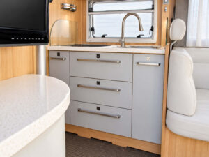 03 - Kitchenette.jpg