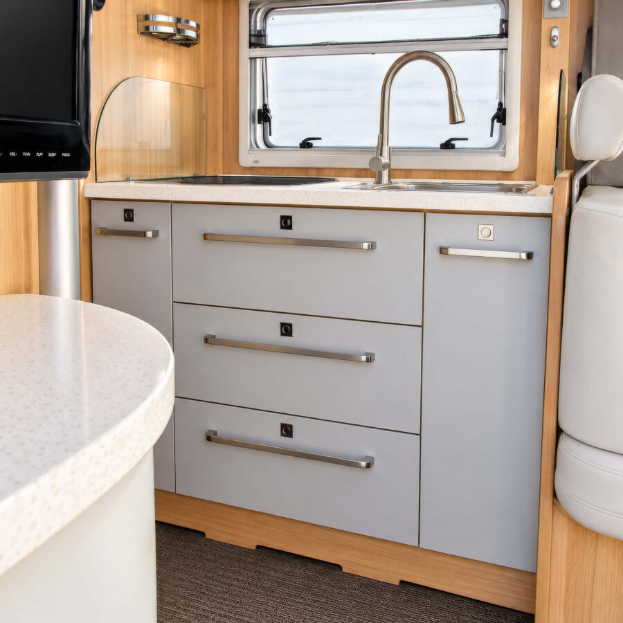 03 - Kitchenette.jpg